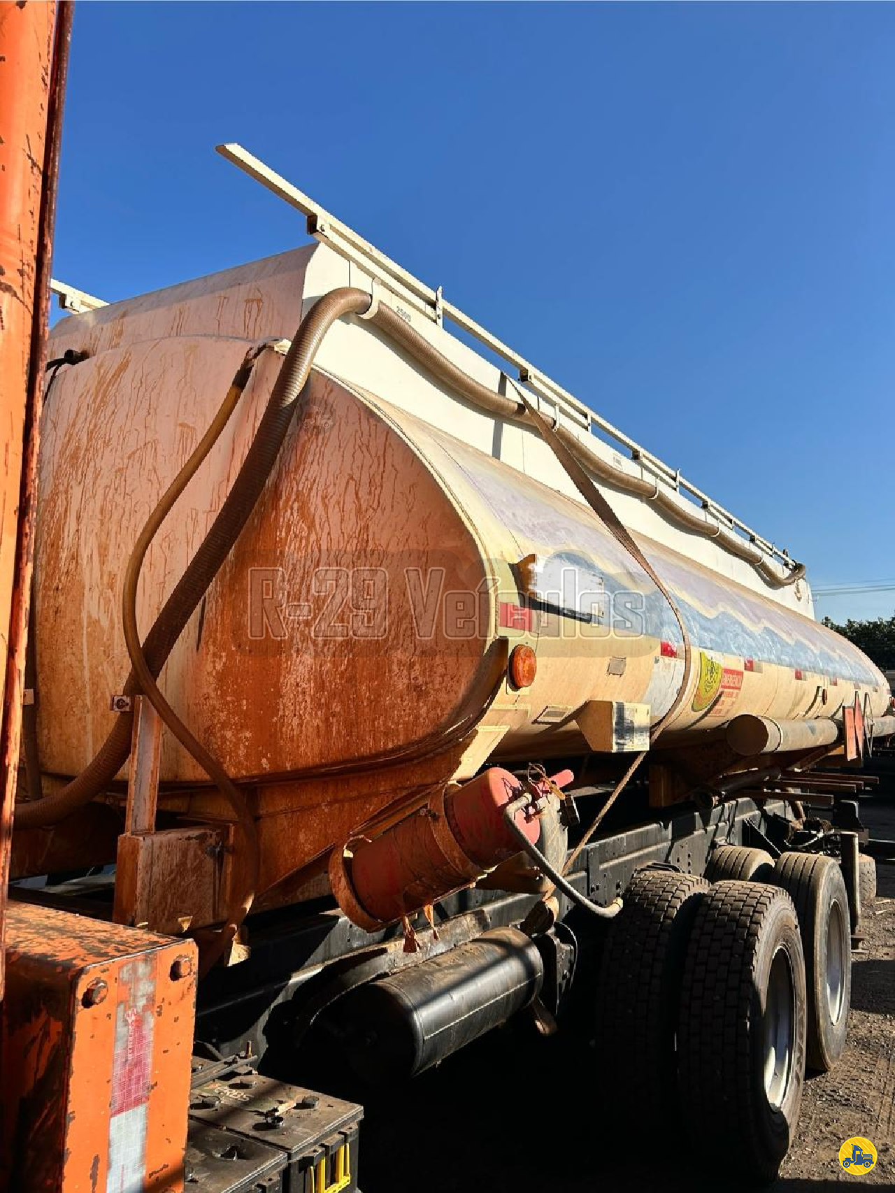 CARROCERIA SOBRE CHASSI  TRUCK TANQUE AÇO R29 Caminhões IRACEMAPOLIS SÃO PAULO SP
